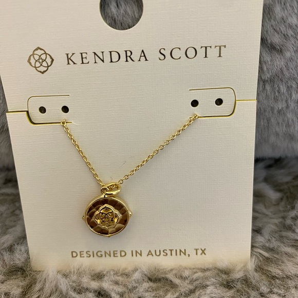 Kendra Scott L initial Gold Pendant Necklace - Picture 2 of 7